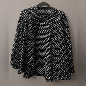 Black/ White patterned, textured jacket with open front and cuffed sleeves